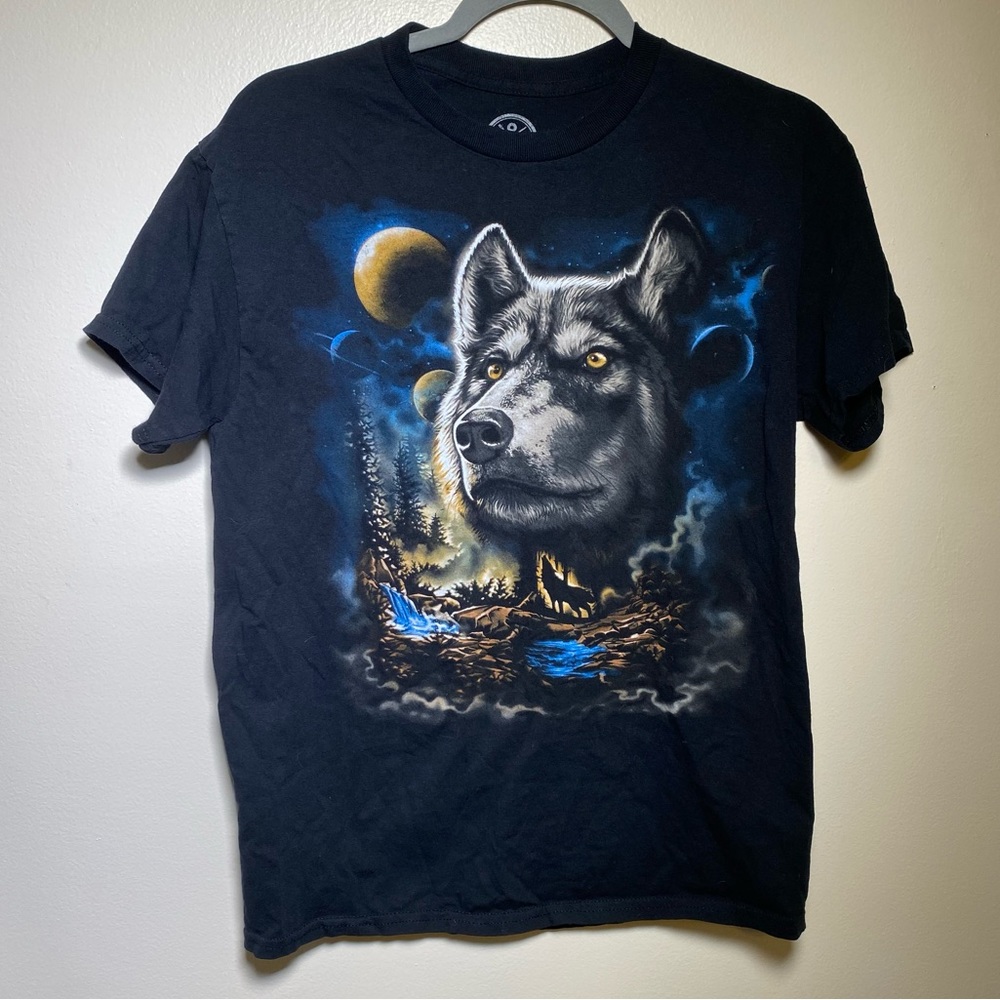 Mens Graphic T-shirt Wolf in wilderness w/ space planets background Size: Small